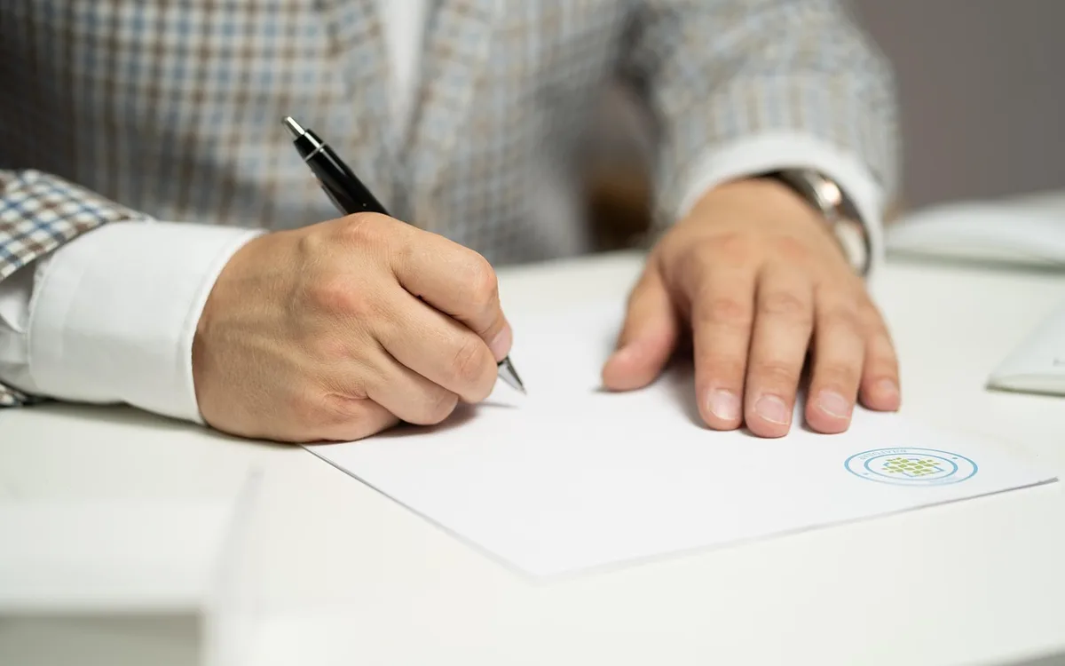 Five clauses every small business contract needs